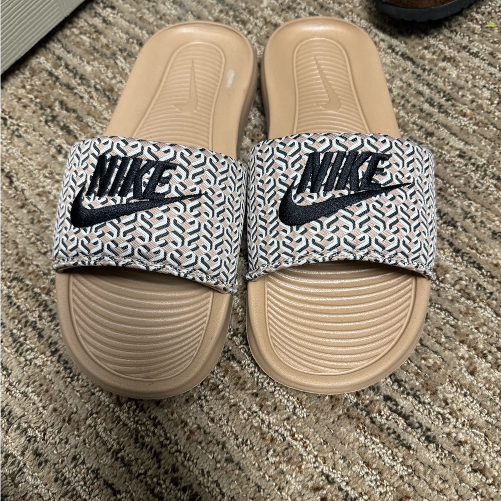 Women’s size 6 Nike slides